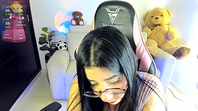 eval lee18 online show from November 11, 3:13 am