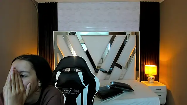 Linda4Petite online show from October 26, 1:06 pm