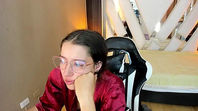 Linda4Petite online show from March 15, 6:32 pm