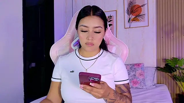 CameronCollins  online show from February 9, 7:49 pm