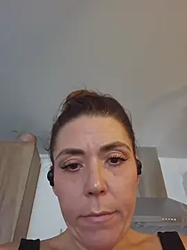 Snapshot of Ellie-L-Elizabeth chatting on October 17, 4:32 pm Ellie-L-Elizabeth online show from October 17, 4:32 pm