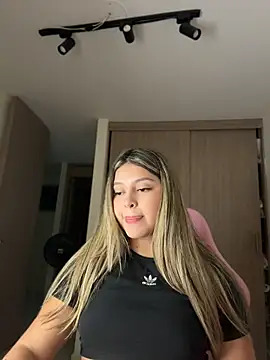 lunablossom  online show from June 28, 4:08 am