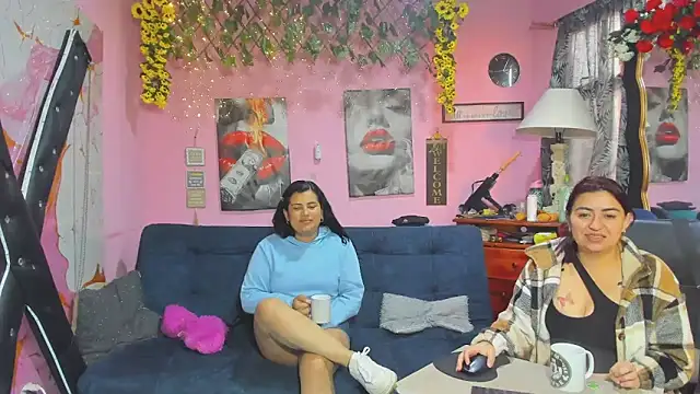 lesbiancuple online show from April 27, 12:02 pm