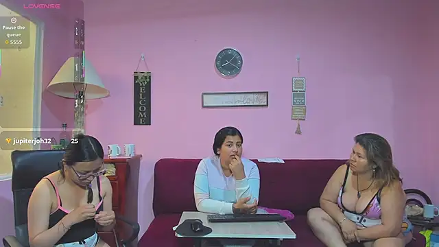 lesbiancuple online show from October 4, 1:06 pm