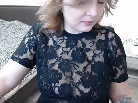 leeilawow online show from February 16, 8:03 am