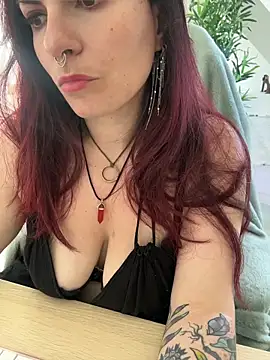 LunaMoongirl online show from April 30, 4:45 pm