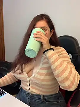 kayortiiz online show from October 16, 1:30 am