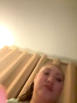 Snapshot of RosieDixx chatting on October 8, 3:33 am RosieDixx online show from October 8, 3:33 am