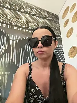 CrazzyChicks online show from July 3, 5:24 am