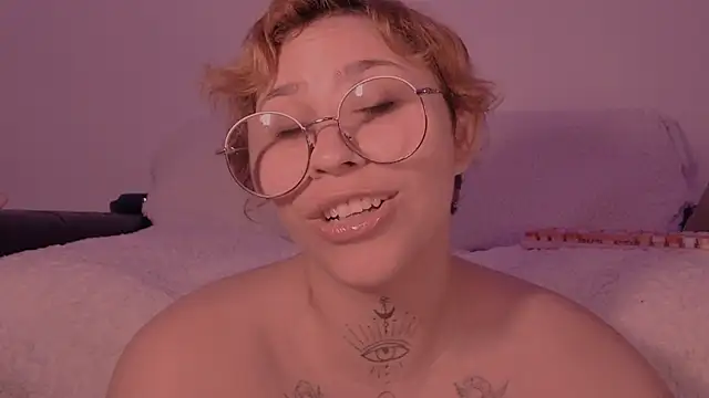 Lilmuh  online show from April 9, 6:19 am