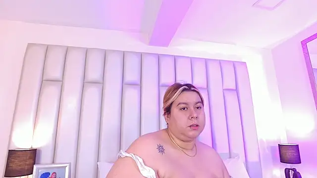 aandreaperez online show from February 23, 11:31 am