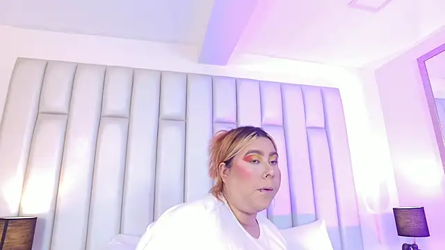 aandreaperez online show from March 10, 6:34 pm