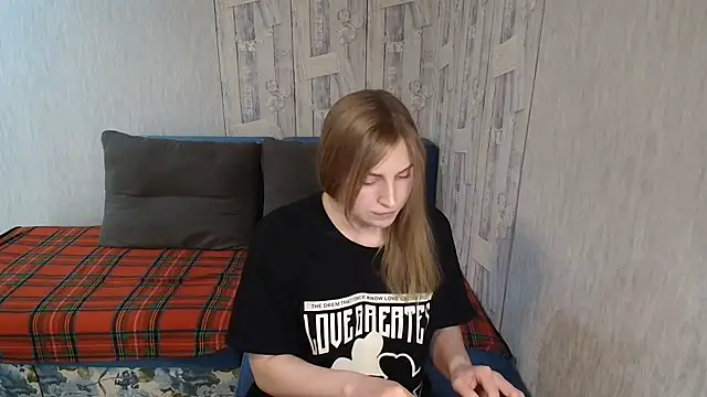 Pilly green  online show from April 30, 7:24 am