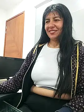 Snapshot of aisha_latina chatting on September 11, 3:23 pm aisha latina online show from September 11, 3:23 pm