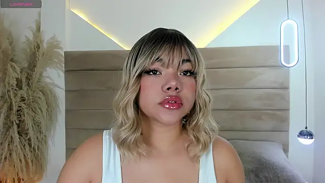 Snapshot of ValerieDiaz_ chatting on October 14, 12:08 pm ValerieDiaz online show from October 14, 12:08 pm