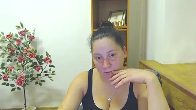 Snapshot of JosieJun_ chatting on October 21, 8:35 pm JosieJun online show from October 21, 8:35 pm