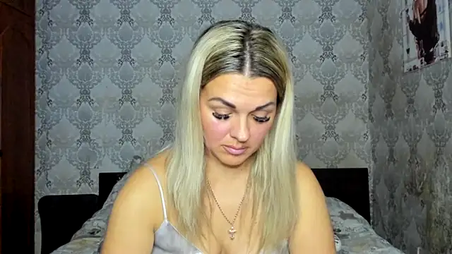 NicoletMoore online show from November 11, 7:44 pm