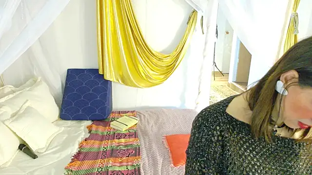 magali 19 online show from October 29, 12:04 am