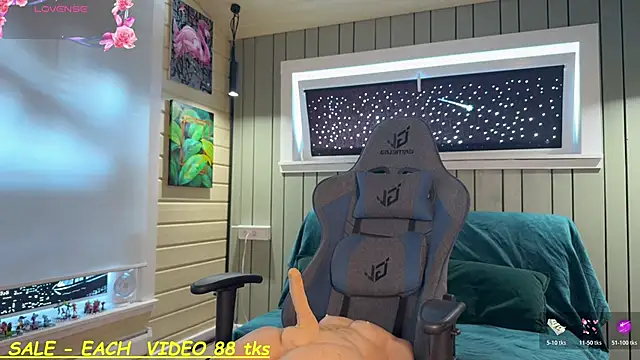 SandyChris online show from February 18, 8:24 am