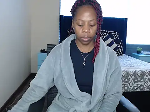 QUEENMANDYY online show from June 24, 6:23 am