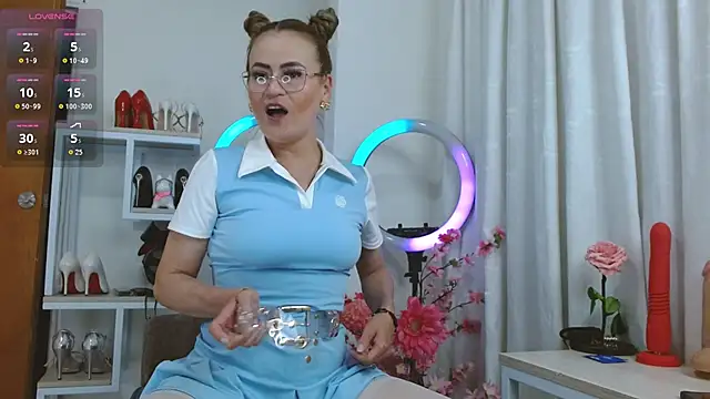 magenta maturr online show from September 13, 11:46 pm