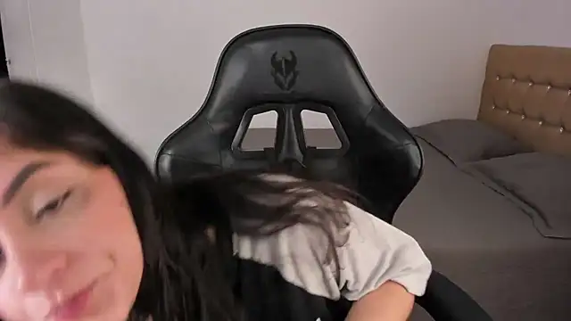 EmmaGrace1999 online show from May 21, 3:04 am