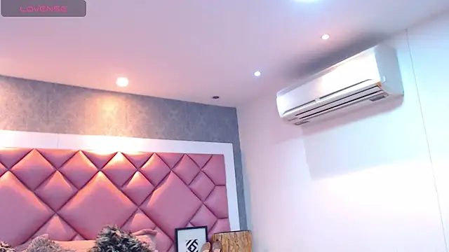 DanielaDuff online show from August 1, 2:08 pm