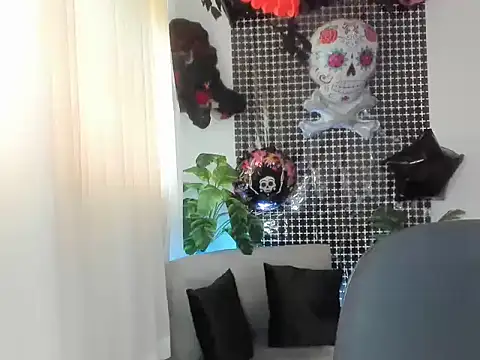 lorenitabella online show from October 27, 7:30 pm