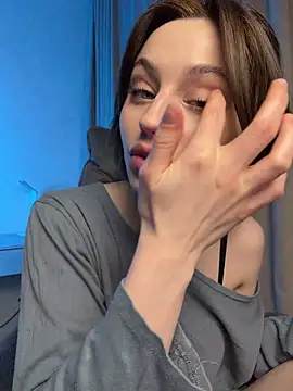 Camilla Railian online show from May 5, 9:07 pm