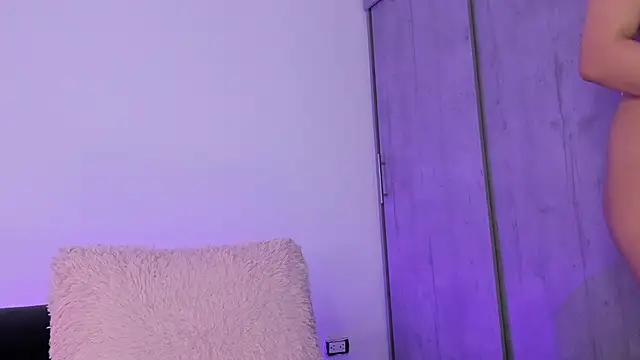 sofiaa snoww online show from February 14, 4:36 am