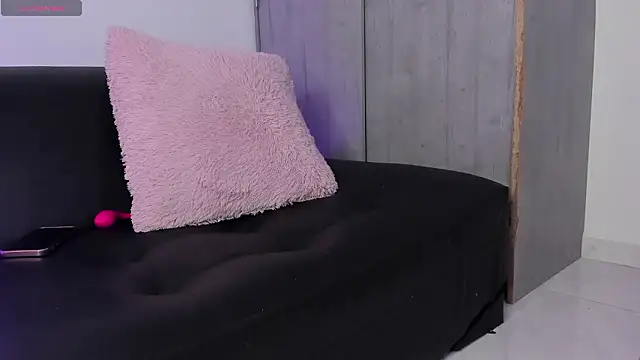 sofiaa snoww online show from March 7, 3:35 am