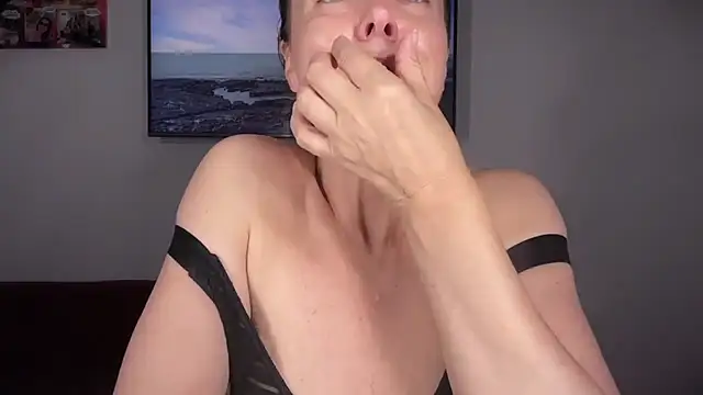 RachellAmazing online show from July 4, 8:49 pm