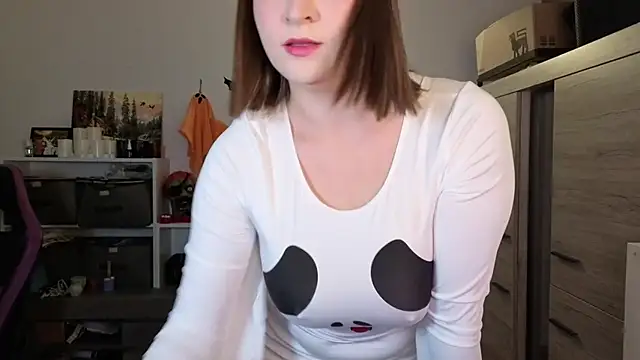 TinniAngel online show from October 31, 6:23 pm