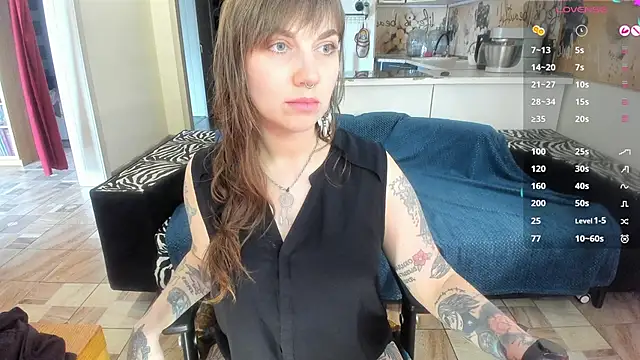 StacyTigerr online show from May 13, 11:49 am