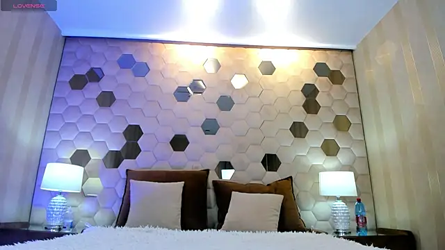 XLindaMilfX online show from June 21, 10:36 pm