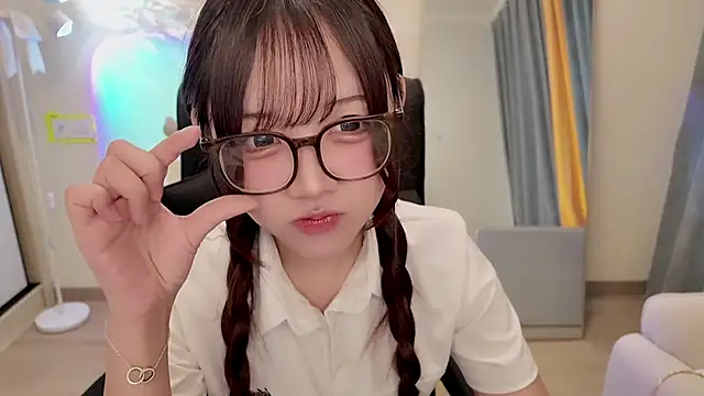 Sakura Anne online show from April 9, 6:30 am