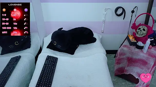 Catwhite  online show from November 1, 5:39 pm