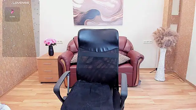Snapshot of Dana_Haliti chatting on October 10, 11:48 am Dana Haliti online show from October 10, 11:48 am