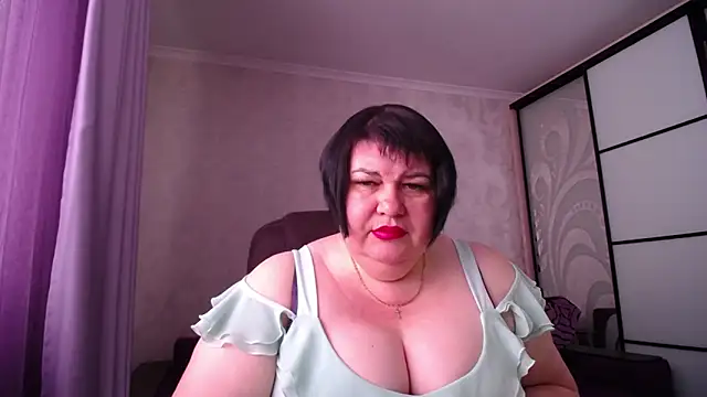 JuicyLady Di online show from September 17, 5:49 am