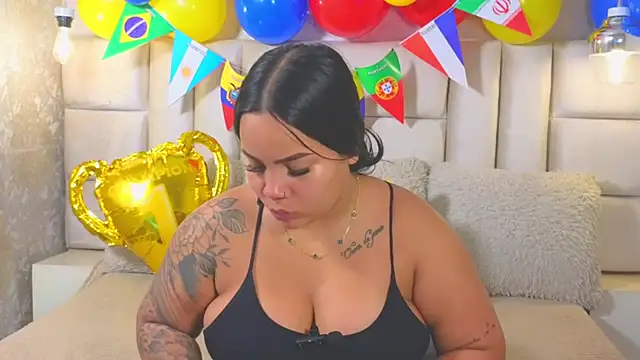 EmilyQueen3x online show from June 25, 2:29 pm