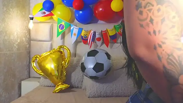 EmilyQueen3x online show from June 20, 3:04 pm