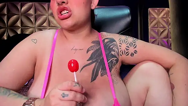 Laurenhillcute14 online show from April 28, 7:40 pm