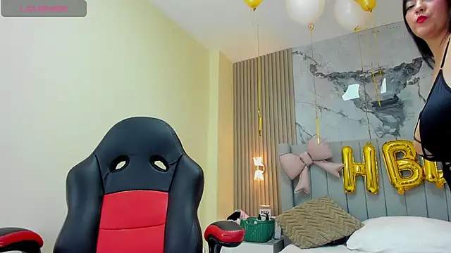 MAGIEVANS1 online show from August 1, 12:18 pm