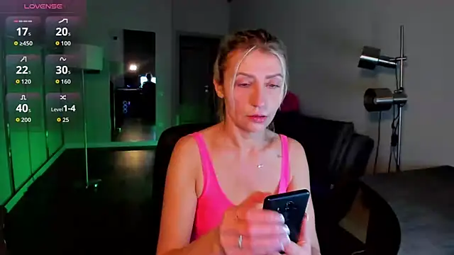 ZoeGrant online show from February 8, 9:50 pm