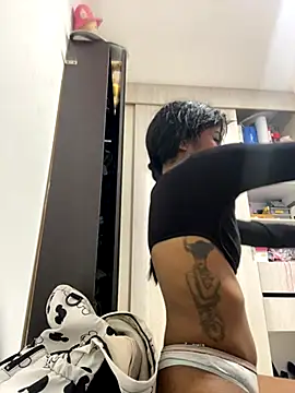 Snapshot of CuteEbony1 chatting on October 10, 6:24 pm CuteEbony1 online show from October 10, 6:24 pm