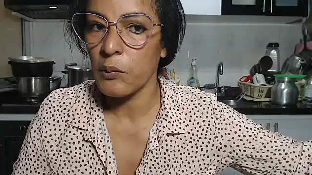 kateleyagrey online show from June 17, 8:32 pm