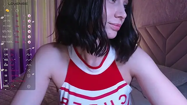 Alice Wonders online show from November 19, 7:30 am