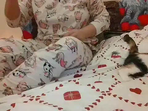 RealLittleRedRidingHood online show from November 24, 7:16 pm