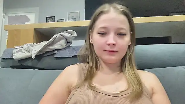 Snapshot of CharmingSarah chatting on October 25, 4:36 pm CharmingSarah online show from October 25, 4:36 pm