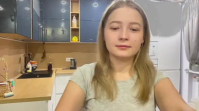 Snapshot of CharmingSarah chatting on September 16, 3:53 pm CharmingSarah online show from September 16, 3:53 pm